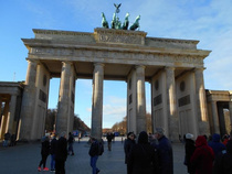 28.11.-1.12.2016 Jytysenioreiden Berliinin retki.
Berliiniä ihailtiin joulutoreilla ja muistomerkeillä sekä käytiin tutustumassa Berliinin muurin muistomerkkiin
kuva Branderburg: Ritva Tervo