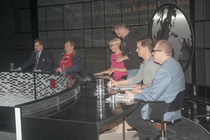 Jytyseniorit katsomassa Uutisvuodon kuvauksia 2016