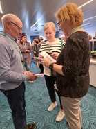 Jytysenioreiden ständi Jyty-risteilyllä.