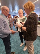 Jytysenioreiden ständi Jyty-risteilyllä.